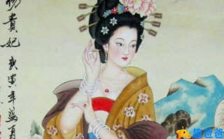 云想衣裳花想容，春风拂槛露华浓